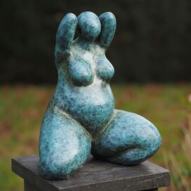Sitzende Frau Figur aus Bronze - T�rkis - Nerana
