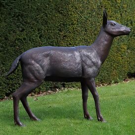 Bronzefigur Hirschkuh f�r den Garten in Lebensgr��e -...