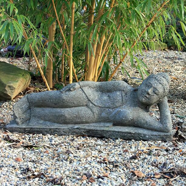 Liegender Thai Budda Namatra aus Naturstein - Namrata