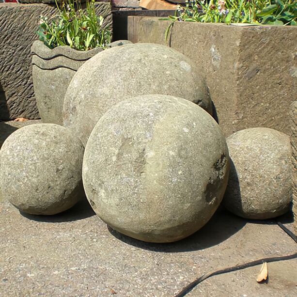 Garten Steinkugel aus Basanit - Tatonga