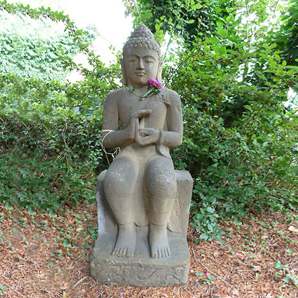 Sitzende Buddha Steinfigur aus Naturstein fr den Garten