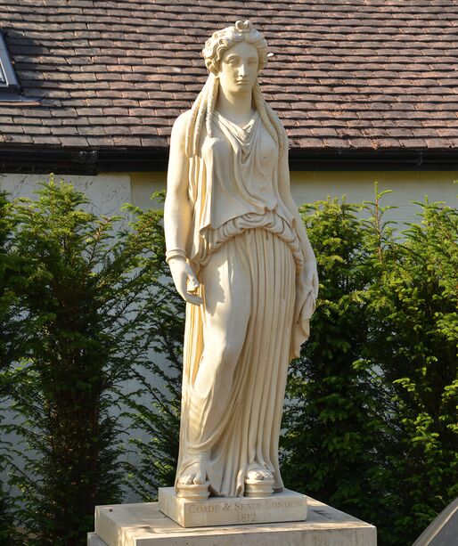 Historische Garten Skulptur aus Steinguss - Caryatid